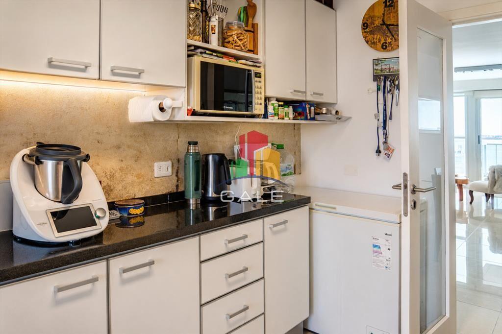 Departamento de 3 dormitorios en venta a pasos del mar. Gal