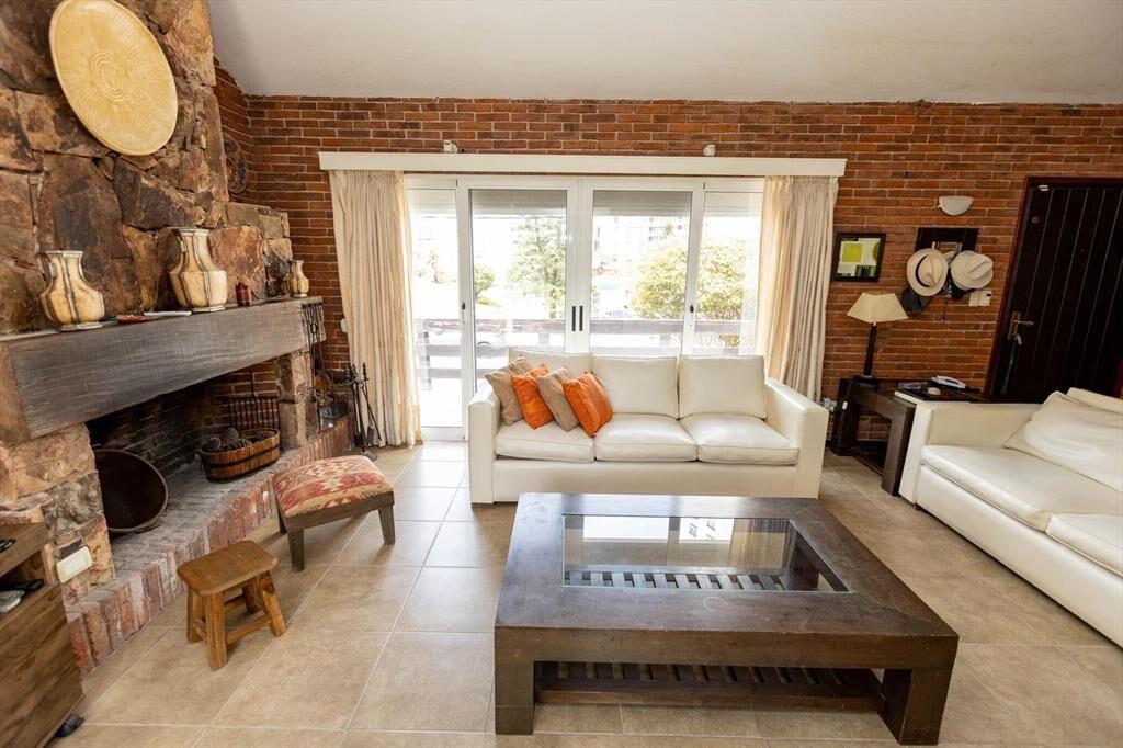 Casa en Punta del Este, Parada 7 de playa Brava
