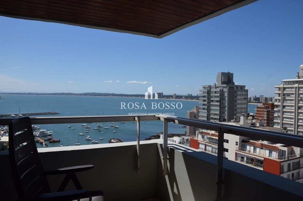 Apto en península, a 300 metros del mar.