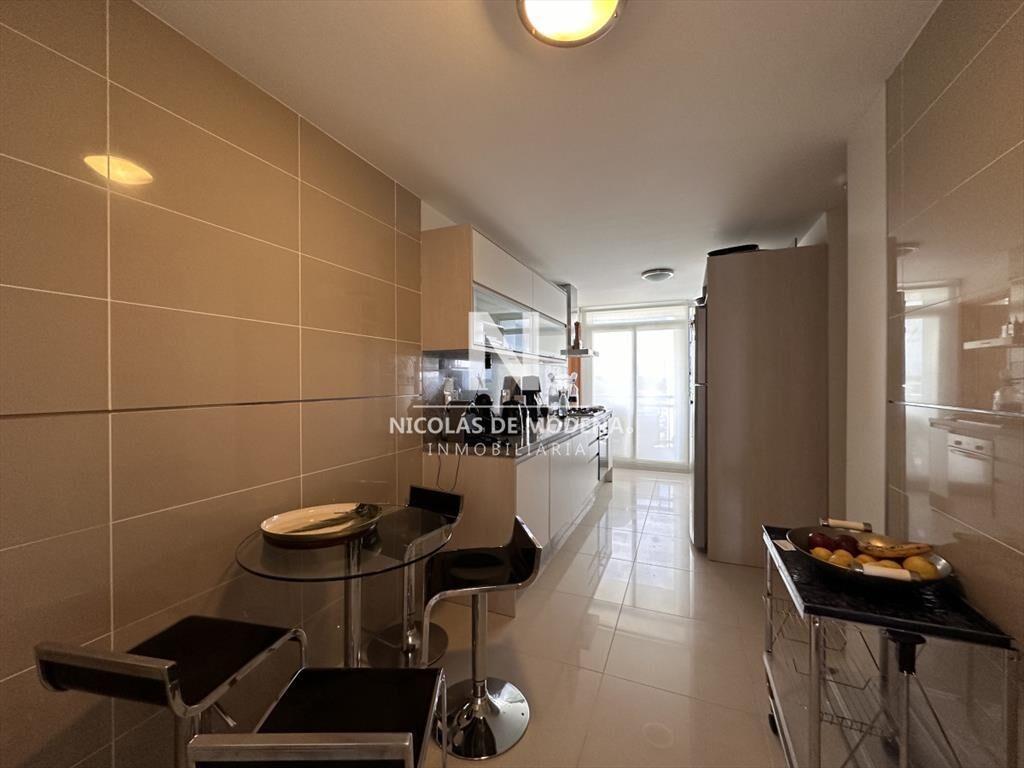 Vende Apartamento de 3 dormitorios en Sunrise del