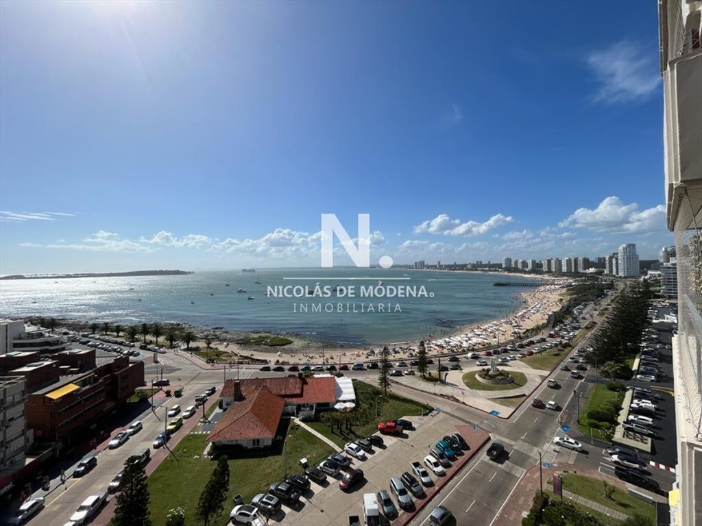 Apartamento de 3 dormitorios en Edificio Torreon , Playa Ma