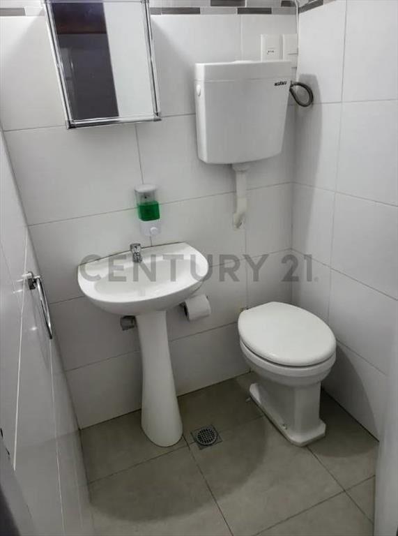 Local Comercial U Oficina. RECICLADO EN CARRASCO.