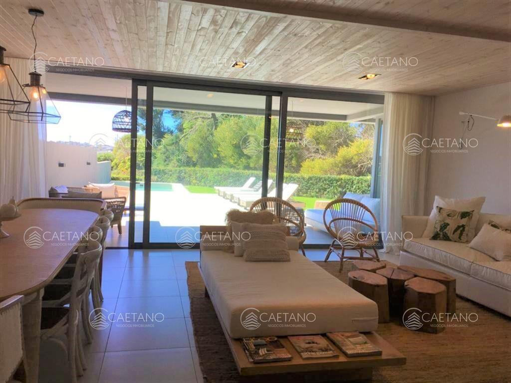 Venta apartamento planta baja en Tiburón Barra
