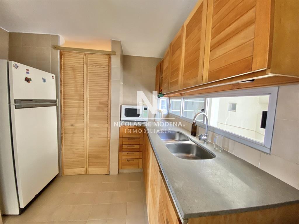 Vende impecable apartamento de 2 dormitorios en -
