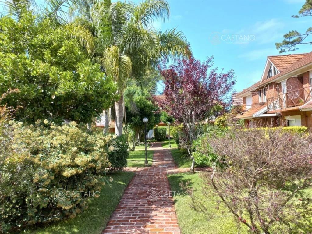 VENTA CASA EN COMPLEJO CON PISCINA PUNTA DEL ESTE