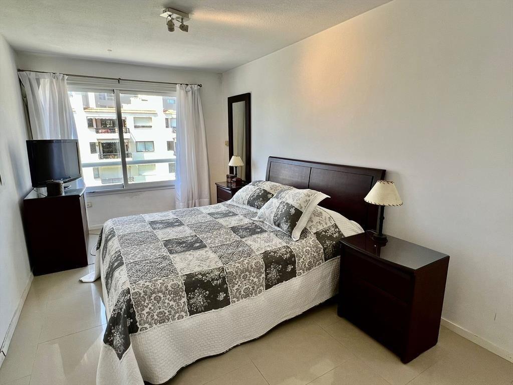 APARTAMENTO EN VENTA 4 DORMITORIOS CON PARRILLERO