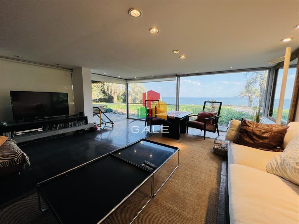 Venta de destacado apartamento en Punta Ballena,