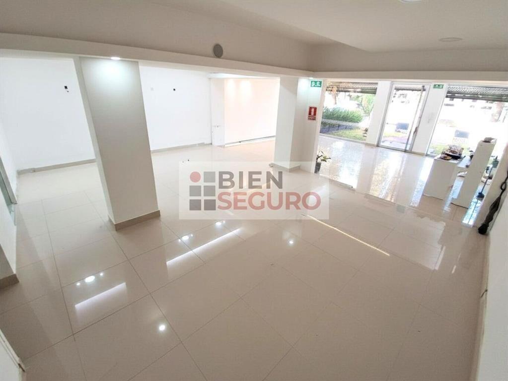 Excelente local comercial en alquiler en Carrasco