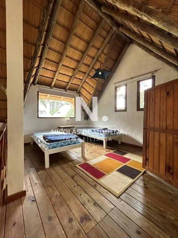 Vende casa con gran terreno en Pinares, Punta del