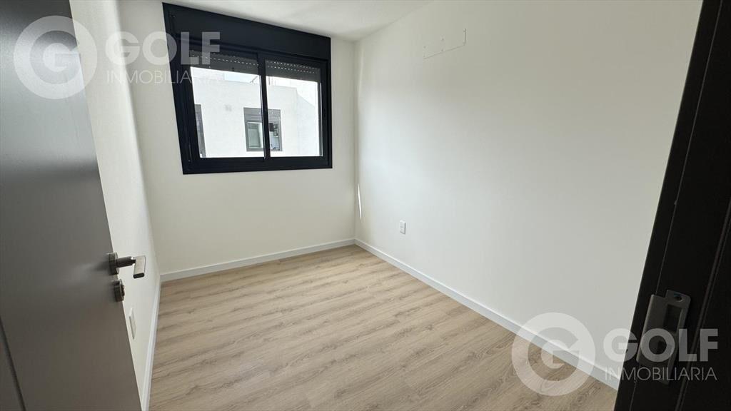 Venta de apartamento de dos dormitorios con terraza en el C