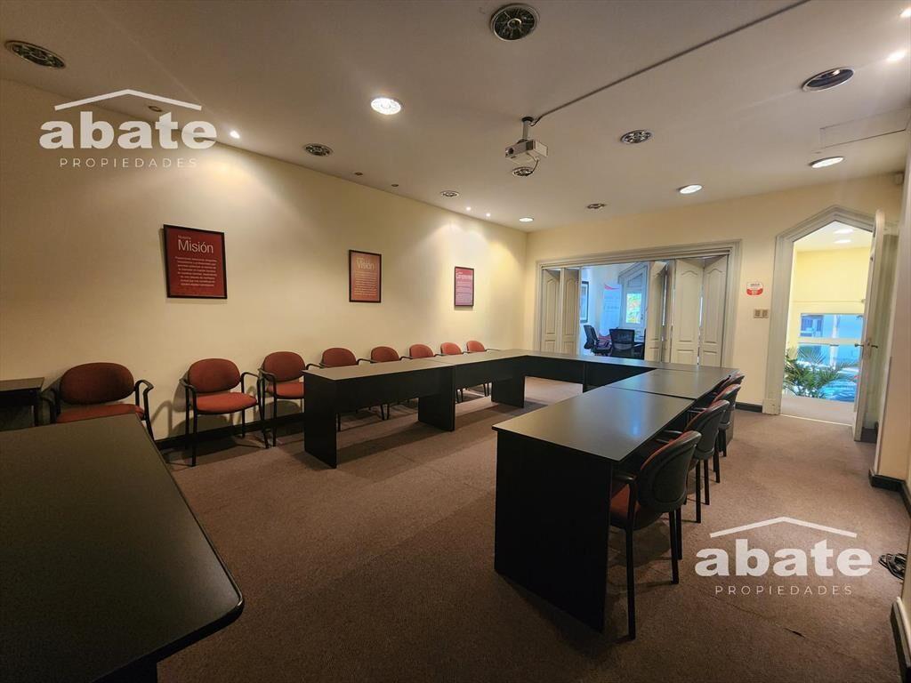 Venta propiedad corporativa - 423m2 sobre Av. Rivera próxim
