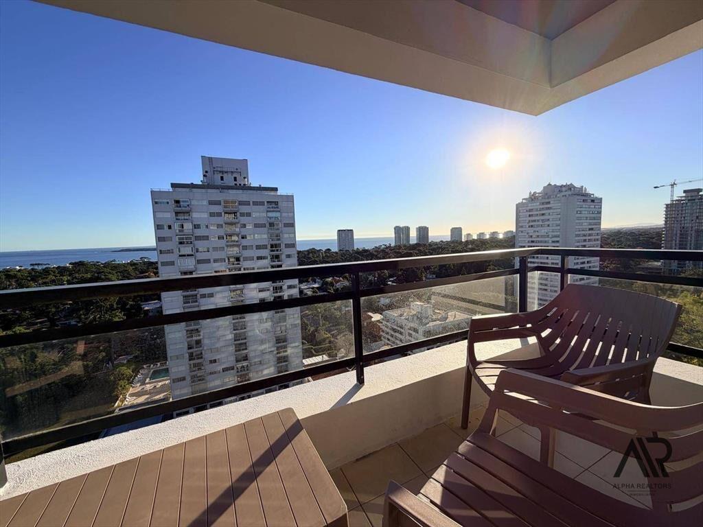 Apartamento 3 dormitorios en alquiler c/ cochera en Cant...