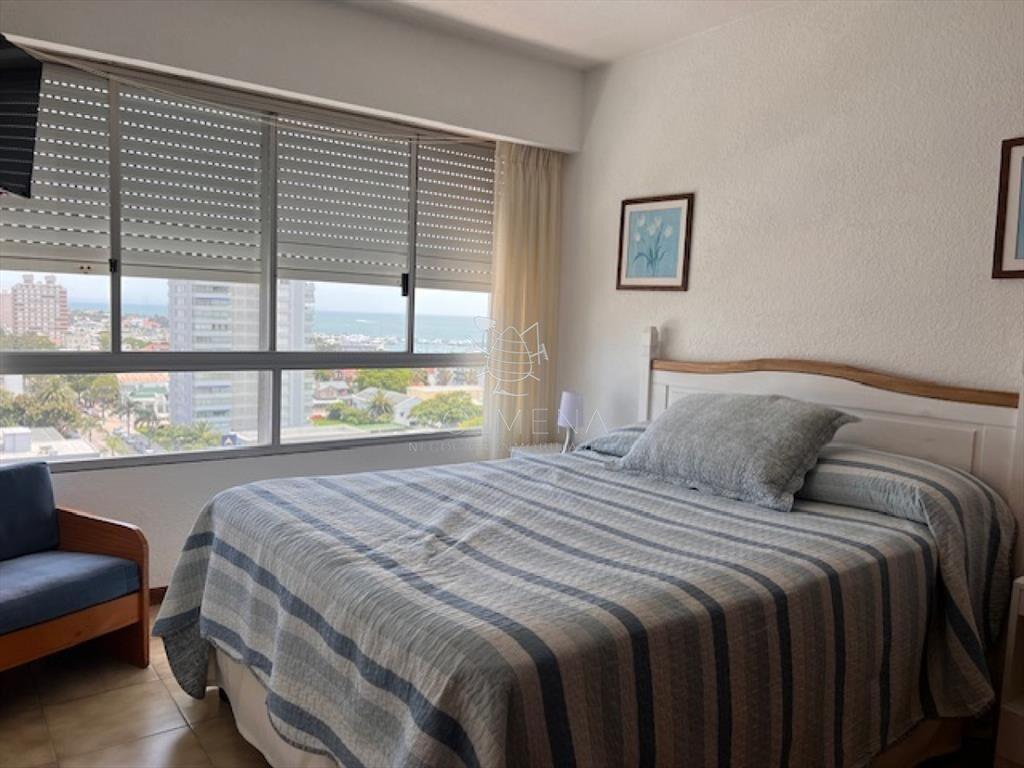 Apartamento en Peninsula a 1 cuadra playa mansa y