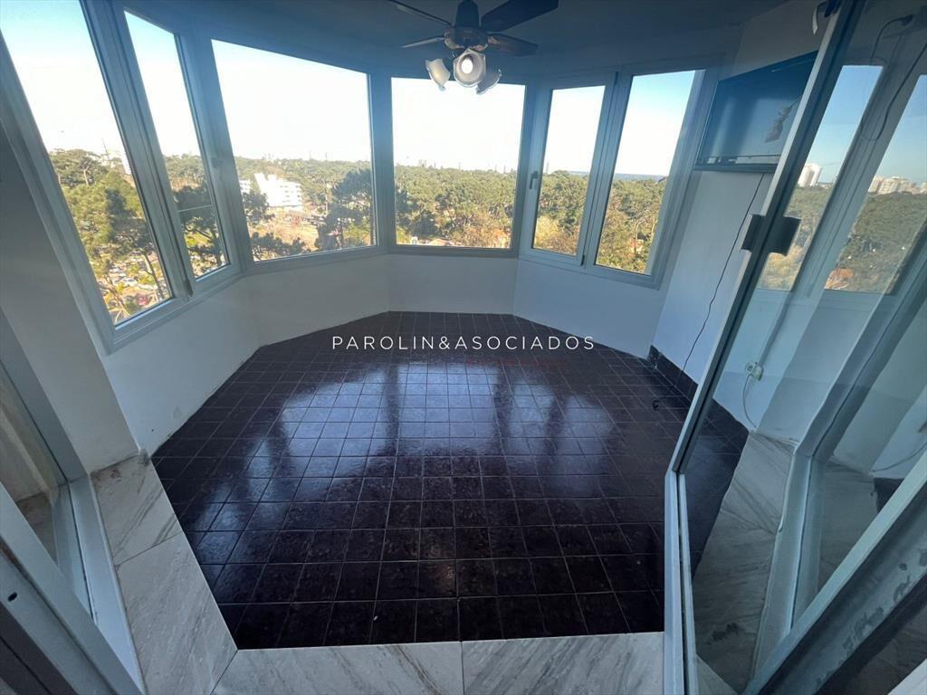 Apartamento en Venta de 3 dormitorios en Av. Roosevelt , Pu