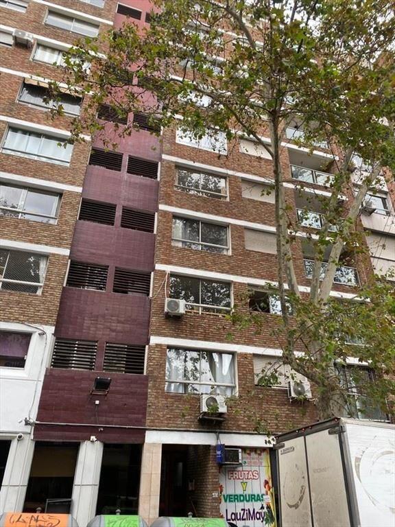 VENTA DE 3 APARTAMENTOS PARA RENTA U OFICINAS PATIO PROPIO