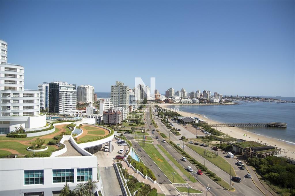 Departamento de 3 dorm + dep en venta en Torre