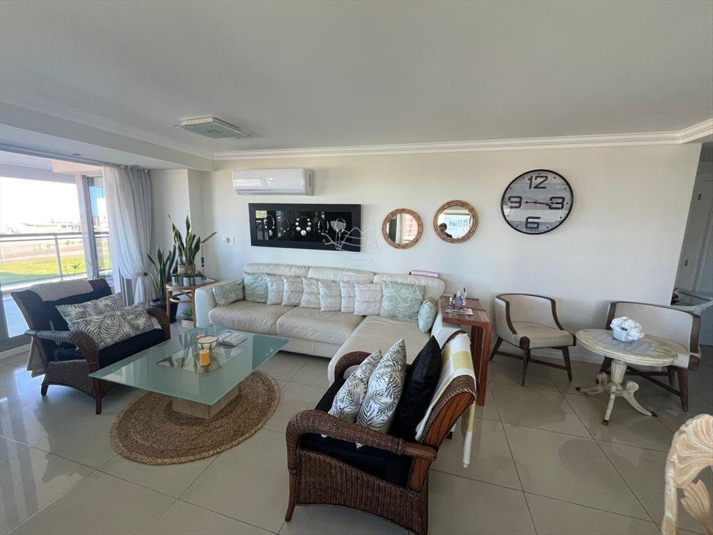 Apartamento en alquiler de 3 dormitorios en Punta