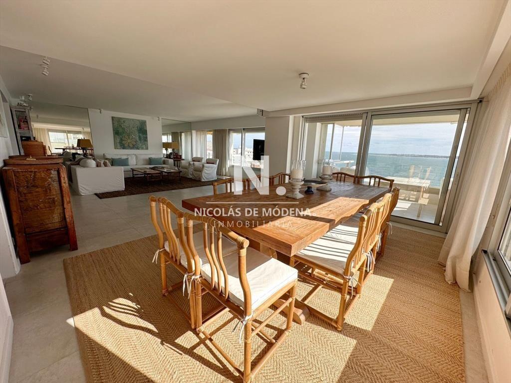 En venta apartamento semi-piso en torre Malecon