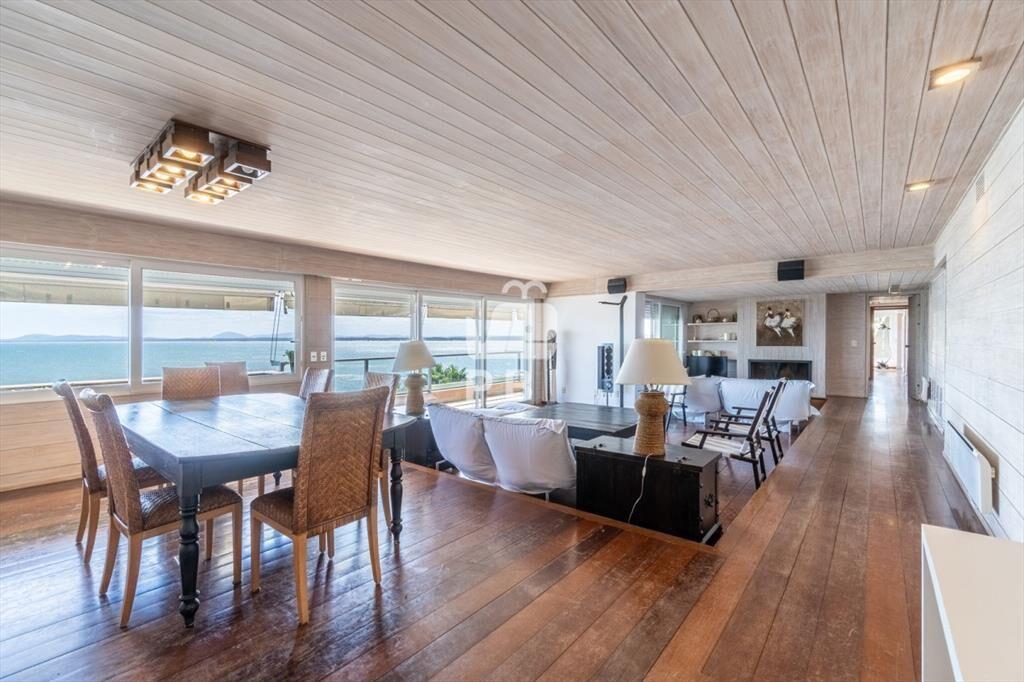 Apartamento de 3 dormitorios en Acantilados, - -