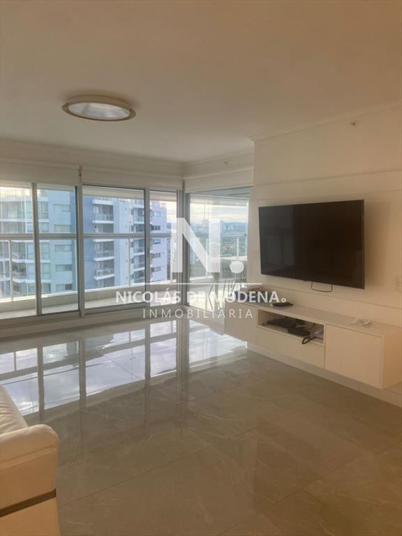 Apartamento de 3 dormitorios a pasos de mar. a