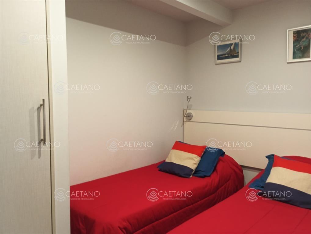 Un dormitorio y medio con vista a Playa Mansa
