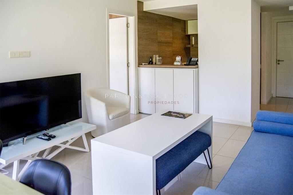 Apartamento en venta de 3 dormitorios en Punta del Este.