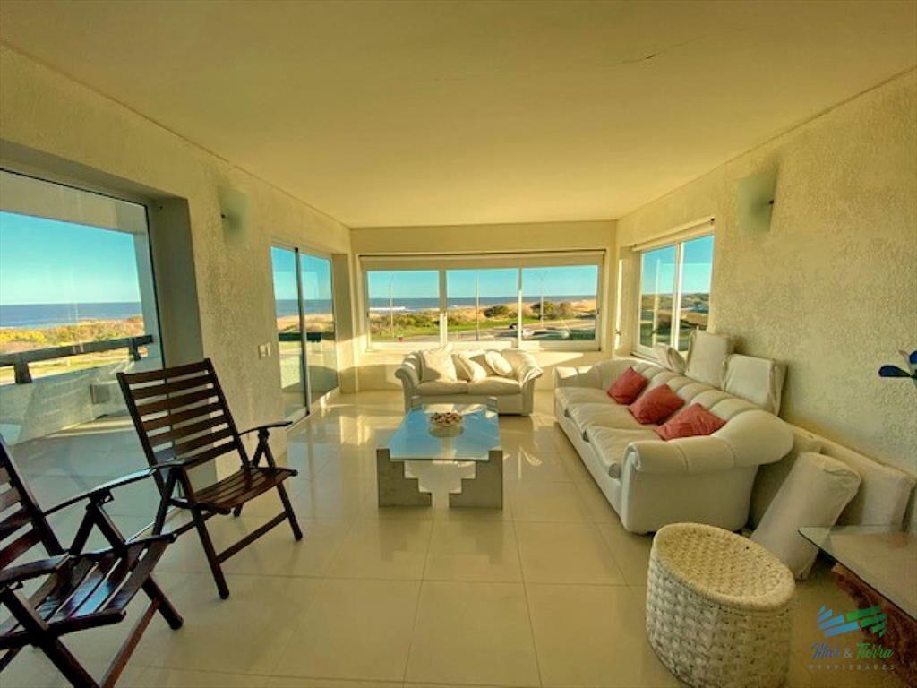 Apartamento de 3 dormitorios con vista al mar del