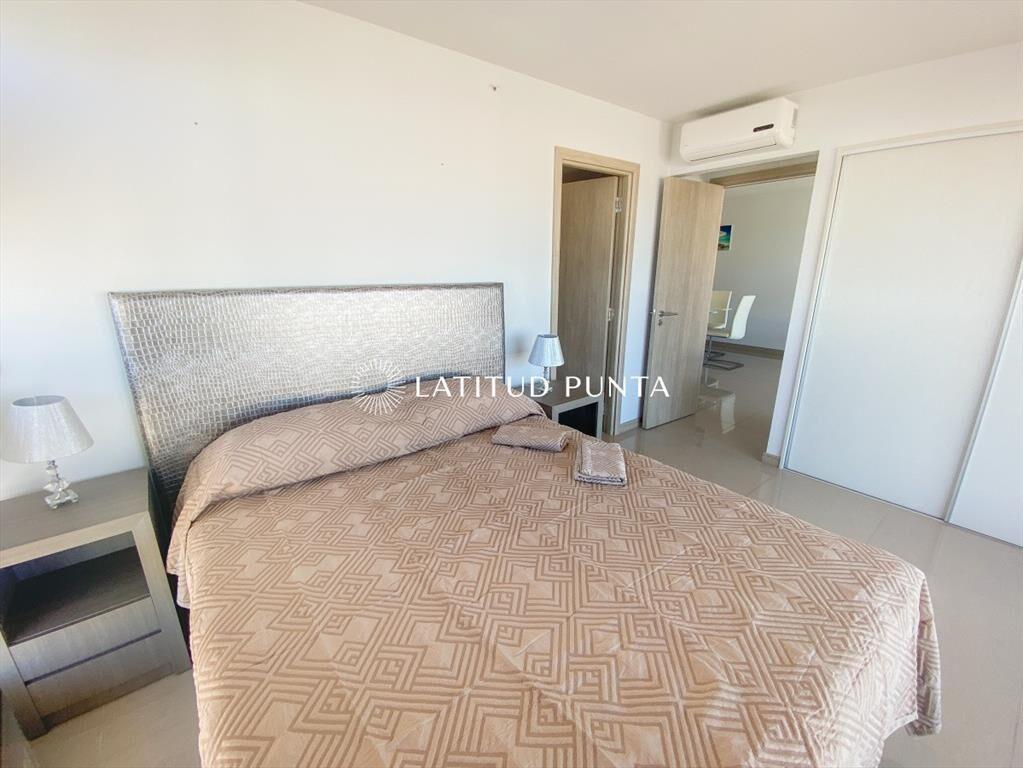 Piso alto en Brava, 2 suites más toilette