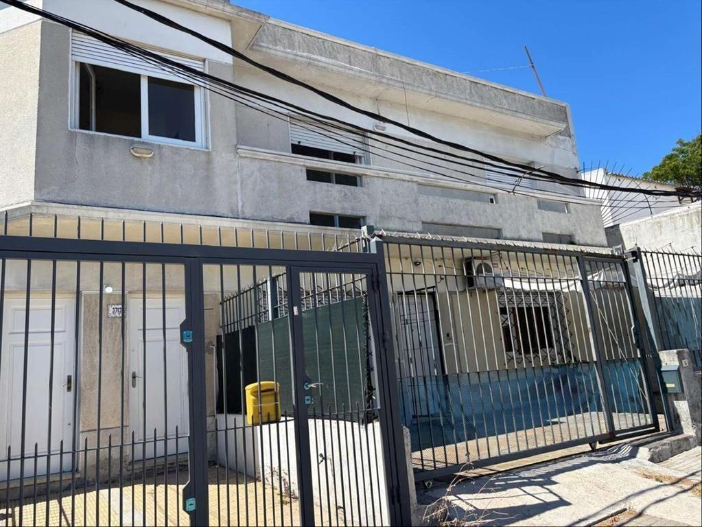 *** ALQUILADO *** CÓMODA CASA DE ALTOS EN MUY BUEN ESTADO 3