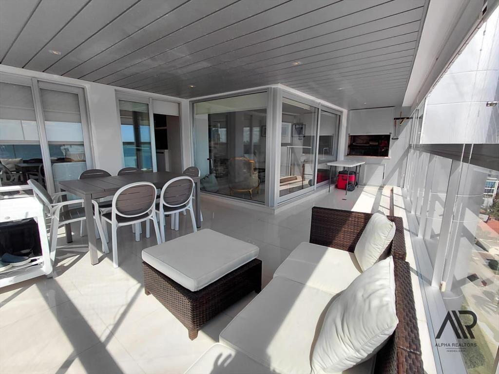 Apartamento en venta c/ cochera en Playa Mansa