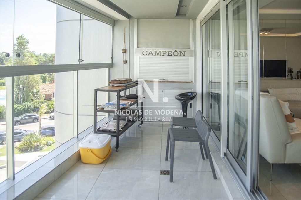 Vende departamento en Mansa de 3 dormitorios, con