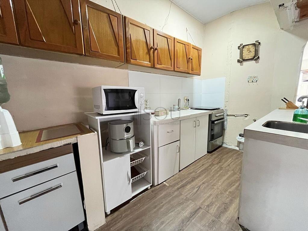 VENTA CASA ESQUINA 2 DORMITORIOS CON COCHERA – CERRO
