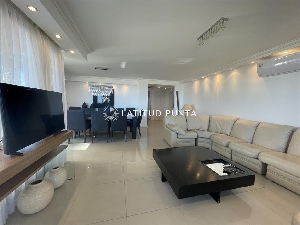 Apartamento en Imperiale, 3 suites más
