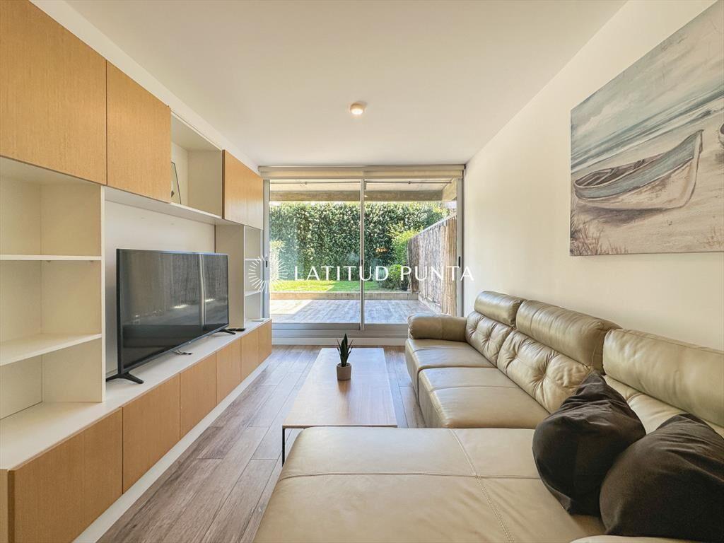 Apartamento 1 dormitorio con jardín. Puerto