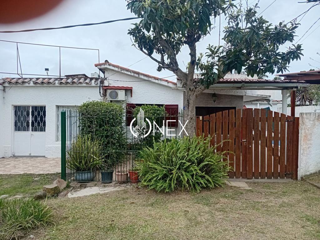 3 Casas y un local con cÃ¡mara de frÃ­o en venta