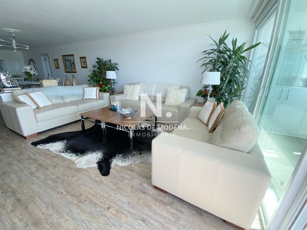 VENTA DE APARTAMENTO DE 3 DORMITORIOS EN BRAVA,