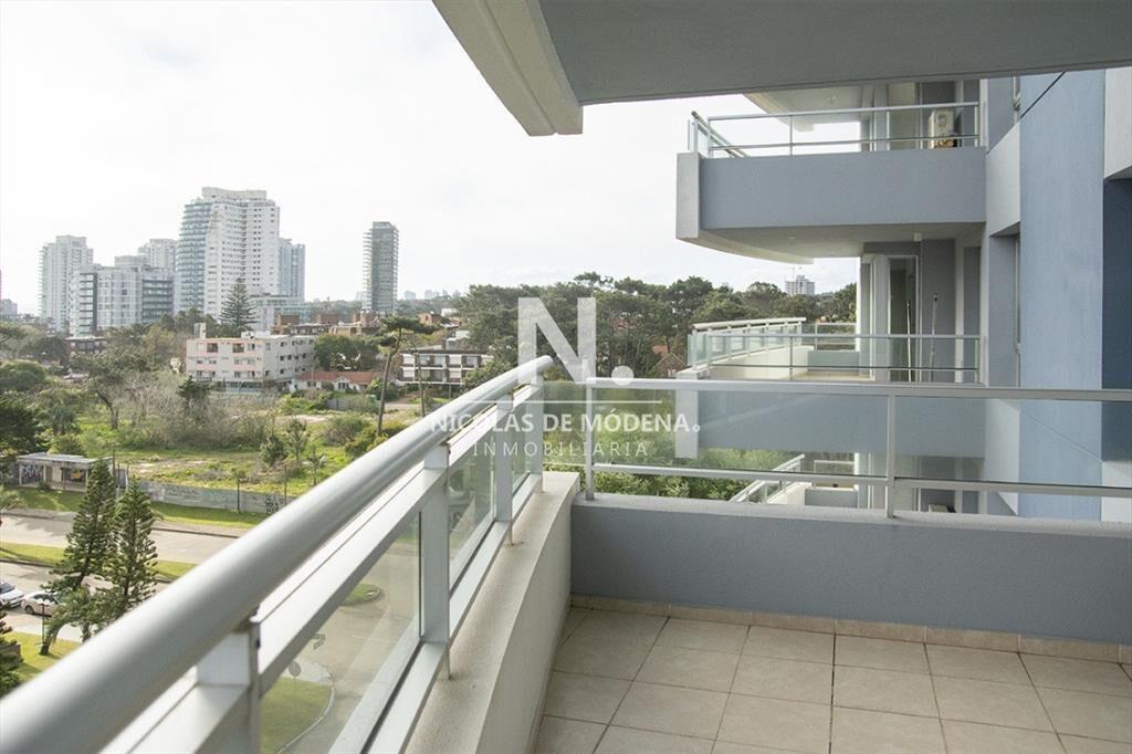 Departamento de 2 dormitorios en venta en torre