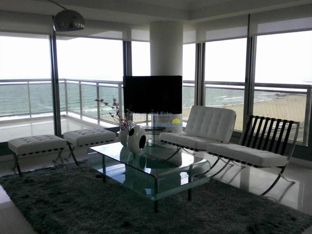 Apartamento en Alquiler de 3 dormitorios en Punta