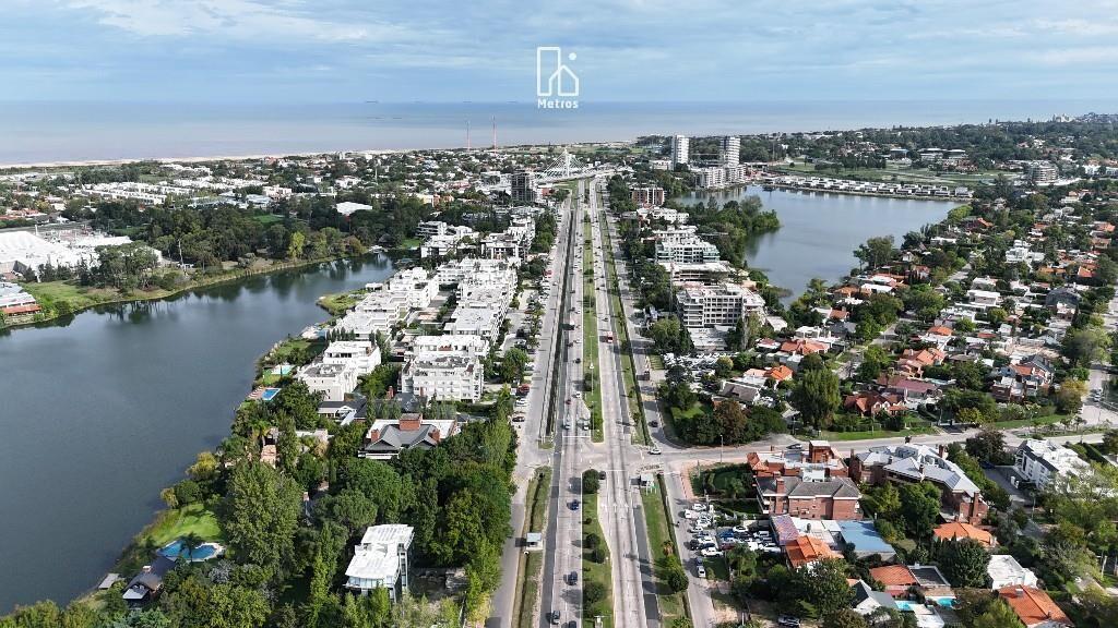 Venta Terreno para Edificio en Av. de las Americas - 2.076m2