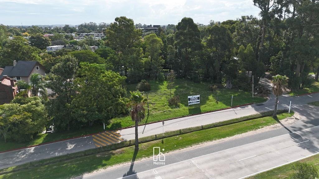 Venta Terreno para Edificio en Av. de las Americas - 2.076m2