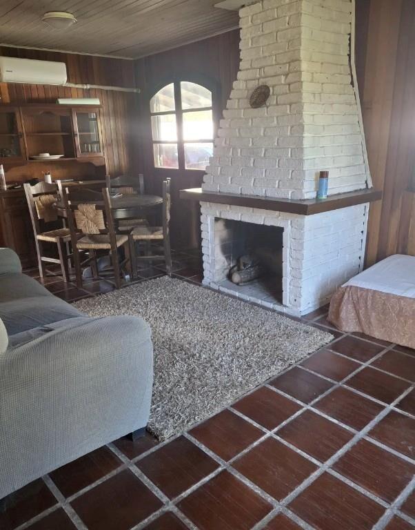 Hermosa cabaña En La Floresta, Zona Muy Tranquila.