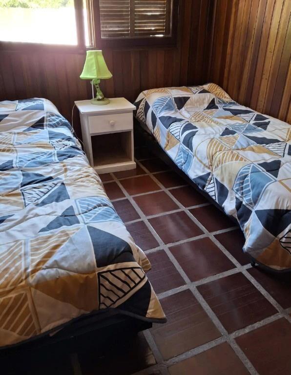 Hermosa cabaña En La Floresta, Zona Muy Tranquila.
