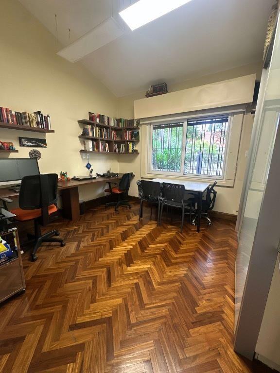 VENTA SÓLIDA PROPIEDAD CON FONDO Y GARAJE
