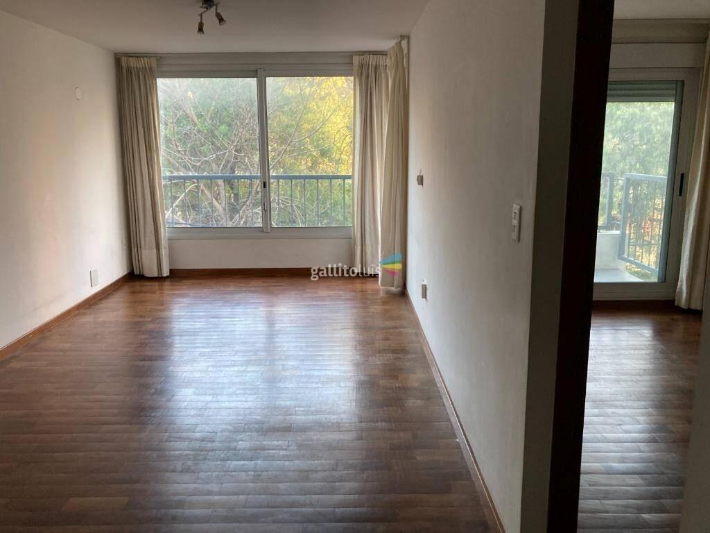 Apartamento al frente con balcon a mts. de Mdeo. Shopping!