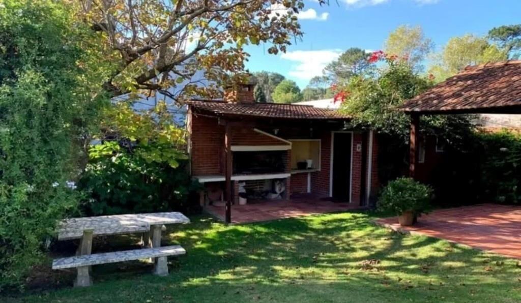 SUSENA INVERSIONES ALQUILA CASA EN CARRASCO NORTE