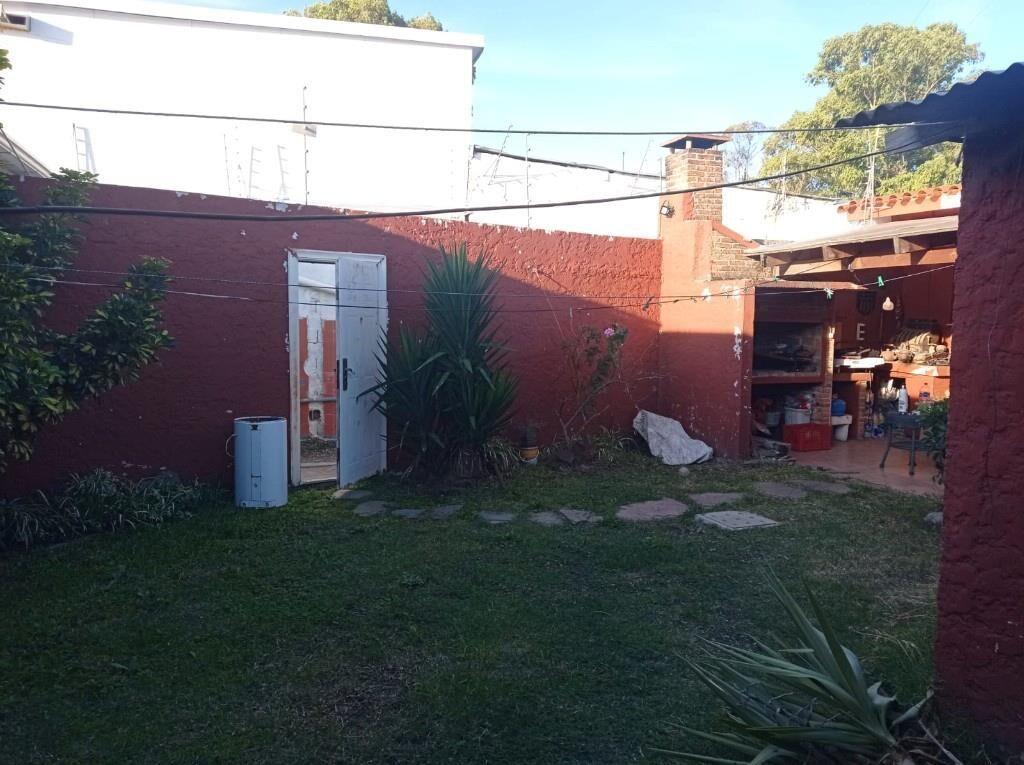 IMPERIAL VENDE.. CASA DOS DORMITORIOS , FONDO Y GRAN COCHERA