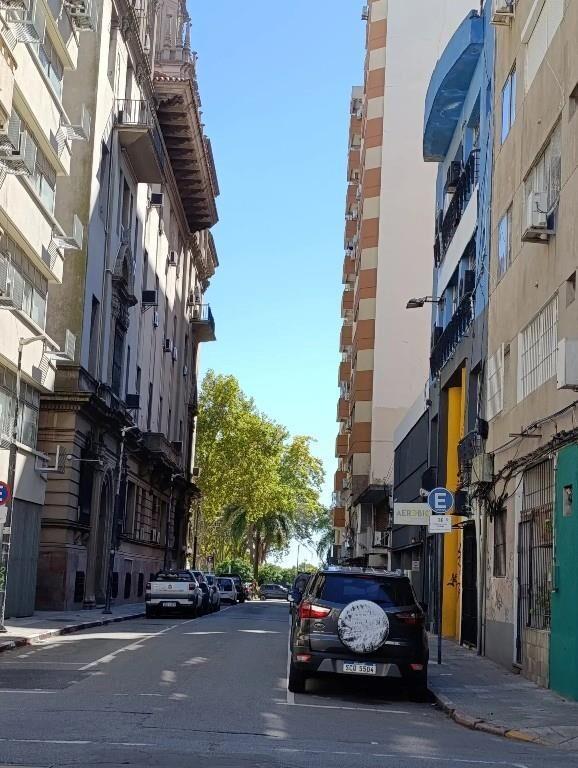 Se alquila Apto zona Cordon, 1 Dormitorio, calle Guayabos