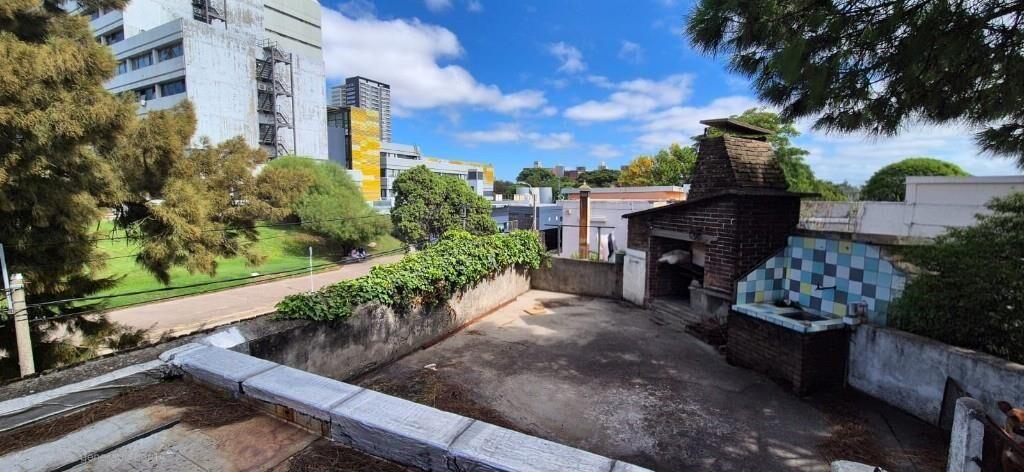 VENTA CASA 4 DORMITORIOS EN LA BLANQUEADA