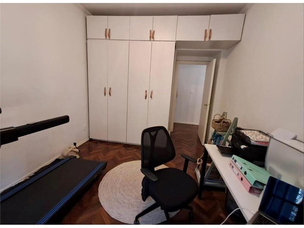 Pocitos, edificio de estilo 3dormitorios 3baños garage fijo