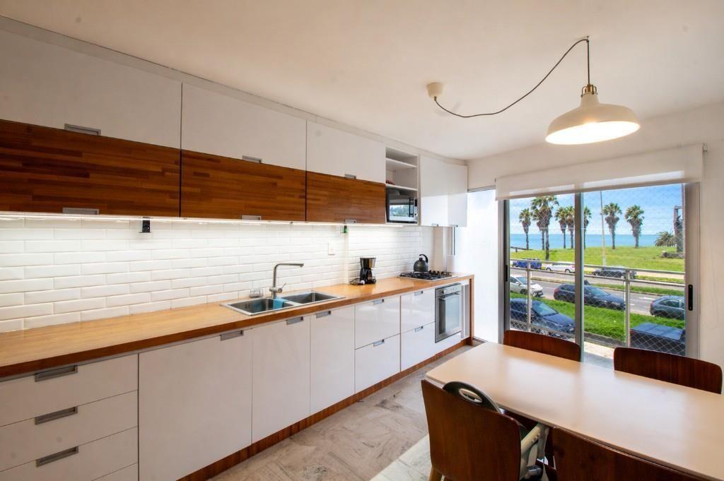 Venta Apartamento Rambla Punta Carretas - 3 dorm + Serv
